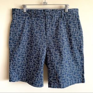 VINEYARD VINES 9” Stretch Breaker Shorts Flat Front Sailboat Print Navy Blue